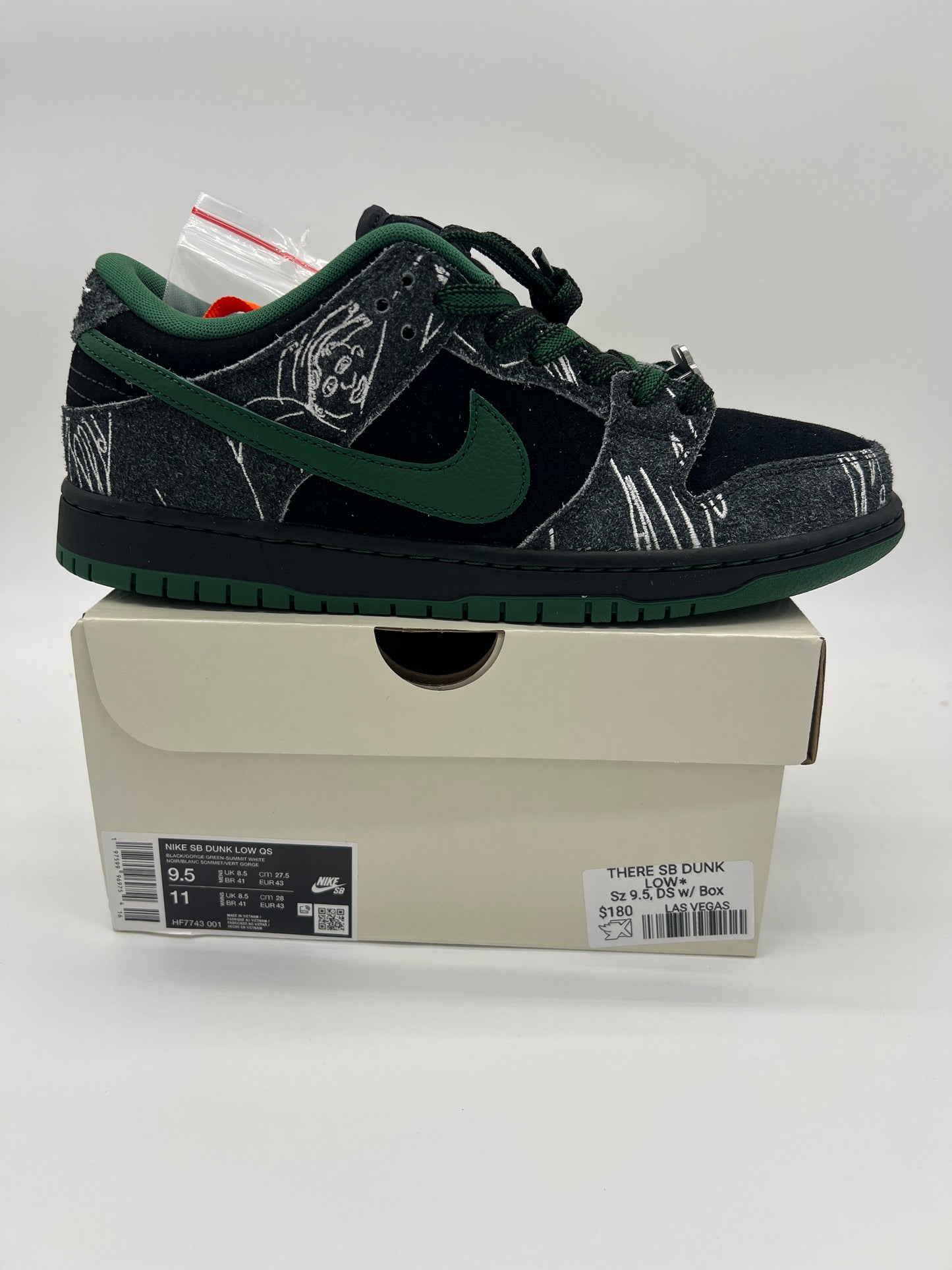 There SB Dunk Low*