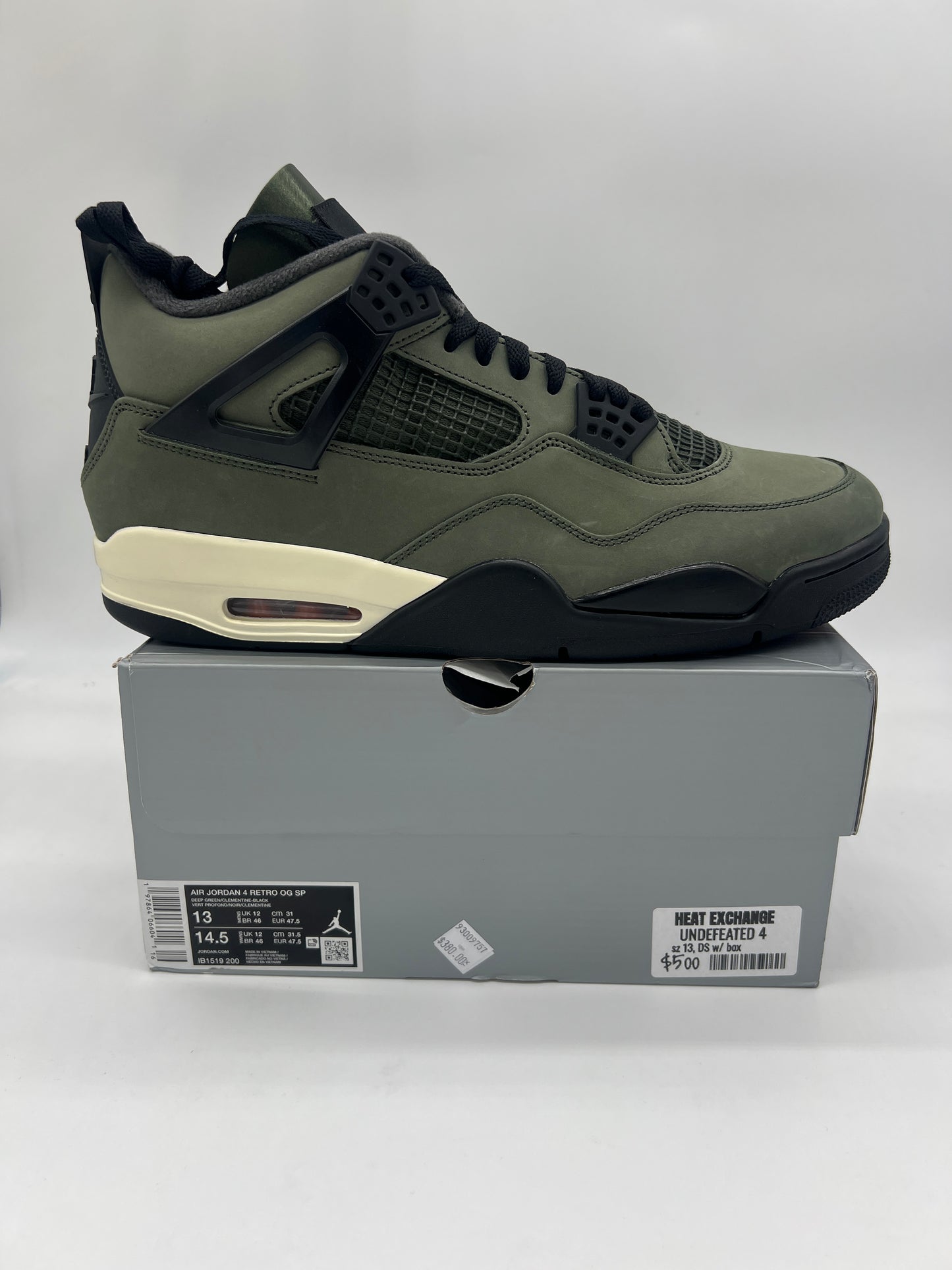 Jordan Retro 4 Undefeated