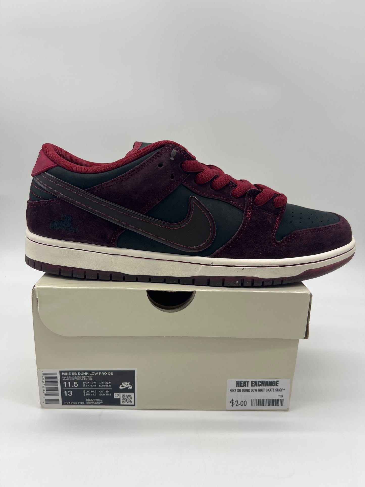 Nike SB Dunk Low Riot Skate Shop*