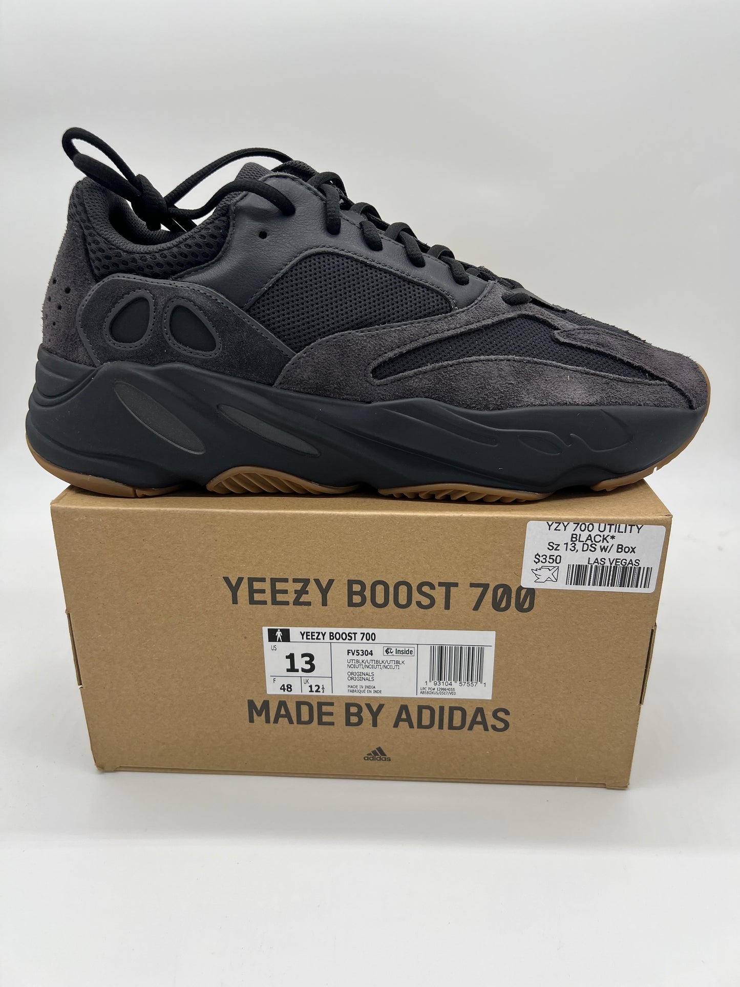 YZY 700 Utility Black*