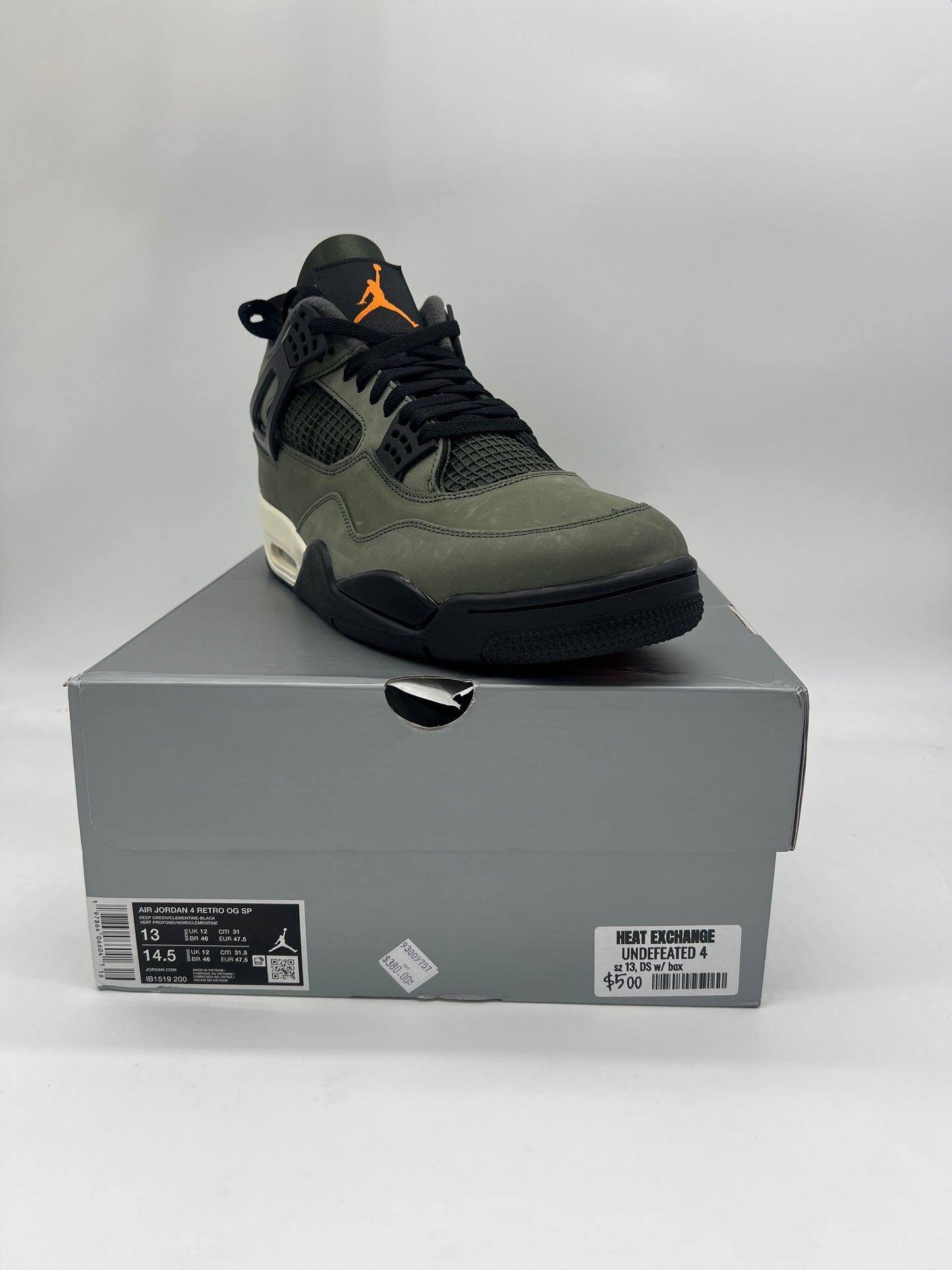 Jordan Retro 4 Undefeated