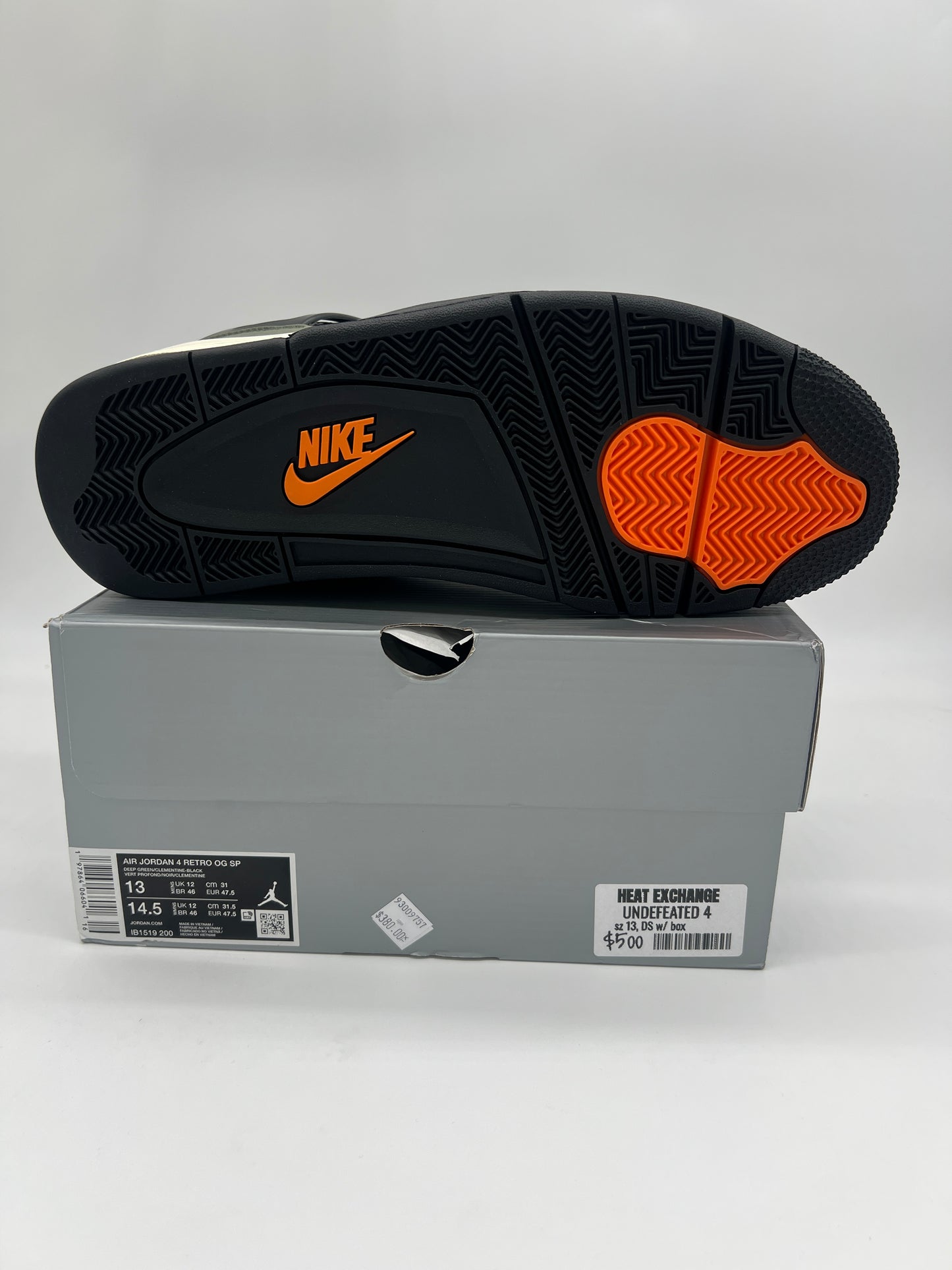 Jordan Retro 4 Undefeated
