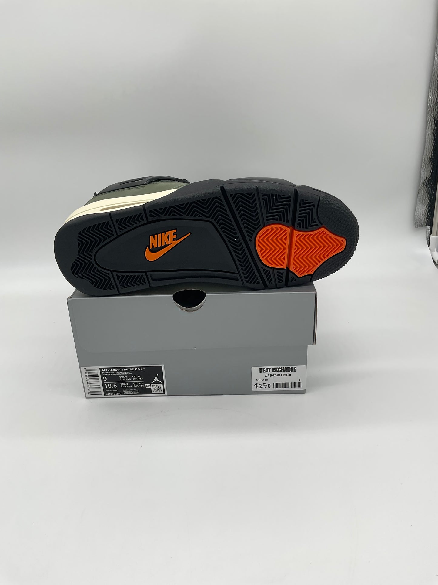 Jordan 4 Retro Undefeated